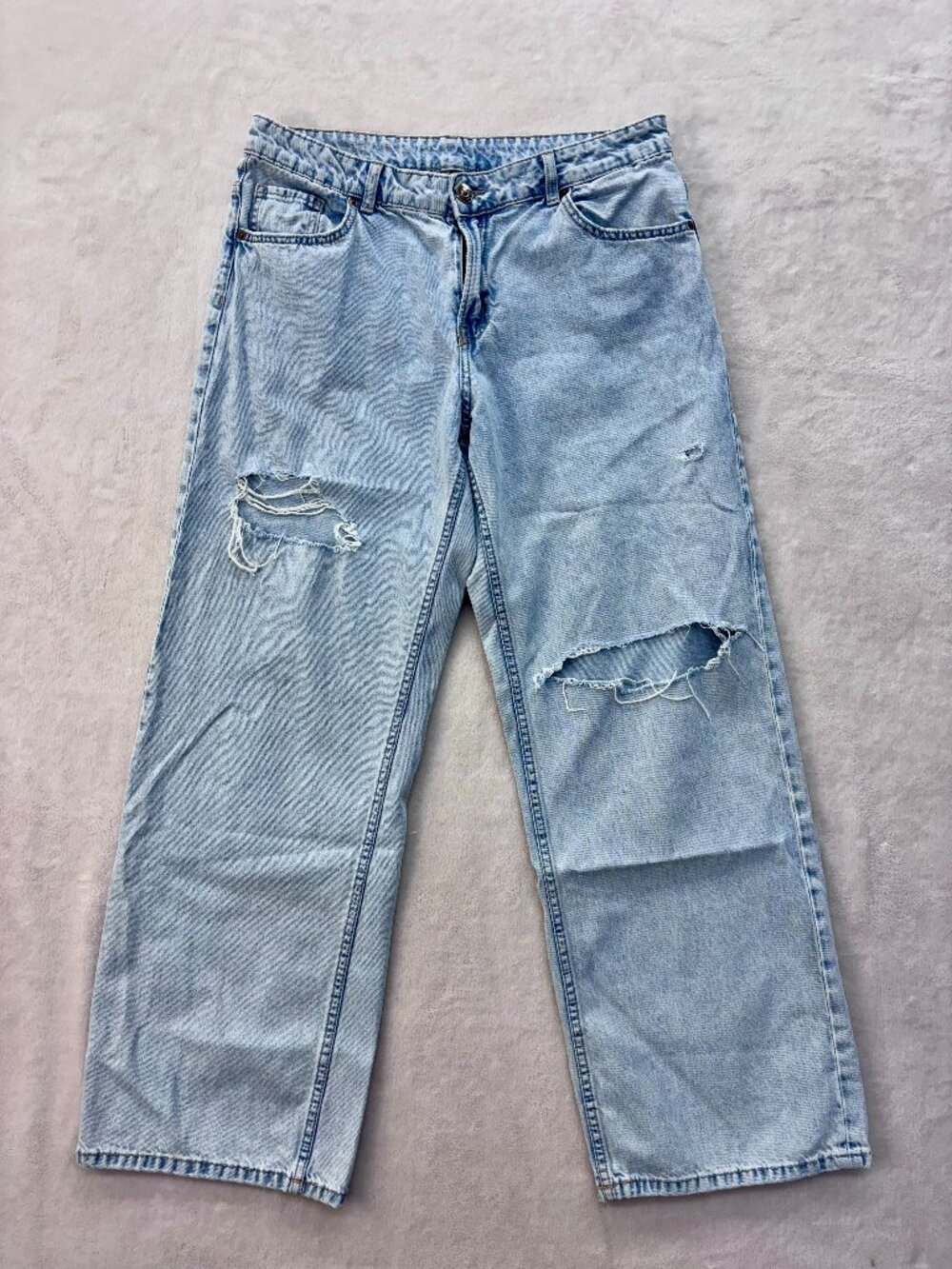 H&M Light Wash Ripped Women's Jeans --- Size: US 10 --- Great Condition!!